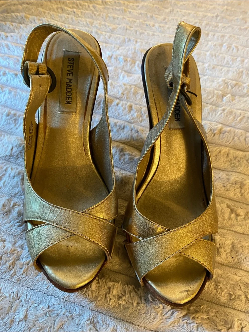 Pre-Loved Steve Madden Gold Leather Platform Slingback Heels with Studs.